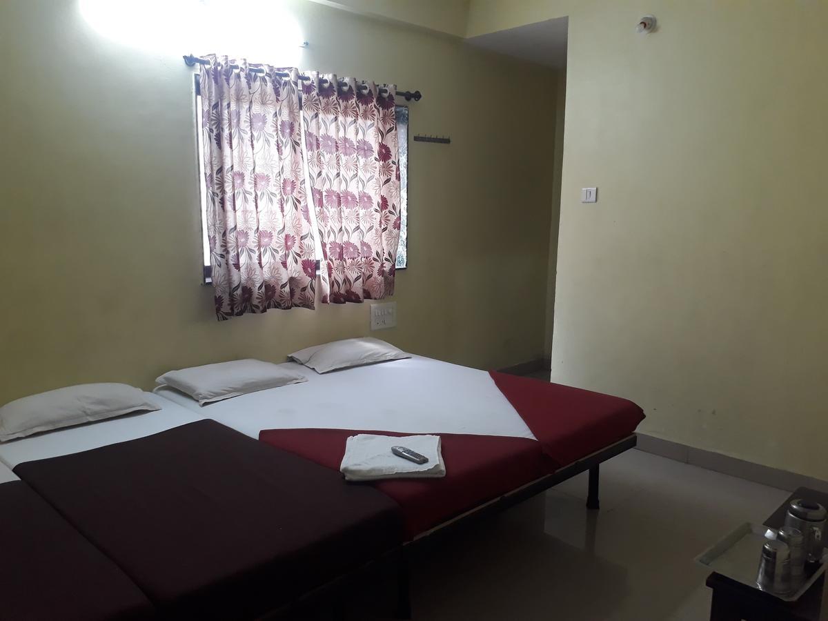Hotel Gourav Palace Sirdi Kültér fotó