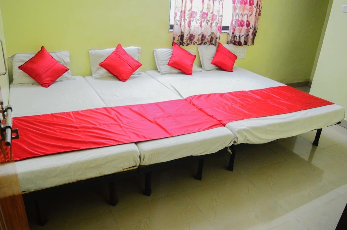 Hotel Gourav Palace Sirdi Kültér fotó
